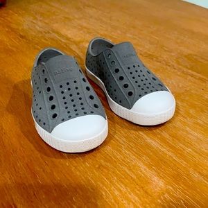 Gray Native Shoes Size:C7